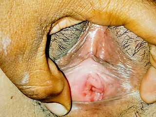 Indian girl ne jabrdasti boyfriend ko apni chut chatwai chut ka pani pilaya
