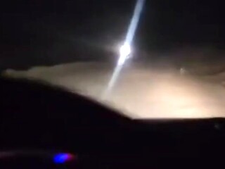 Mi yerno viene a mi casa de noche y me mete su verga.