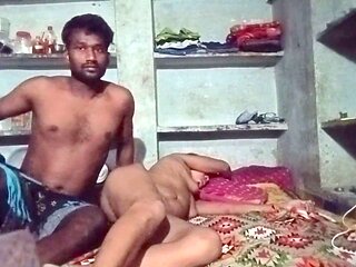 Indian village bhabi gets down with her boyfriend
