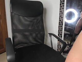 teen deja la camara enccendida mientras se masturba
