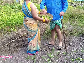 XXX Indian everbest couple enjoying sex life openly in outdoor