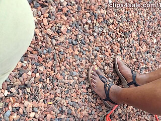 Thick Ebony Thighs N BBW Mature Feet with Plump Juicy Yellow Toes