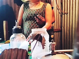 Kitchen tryst with seductive bhabi