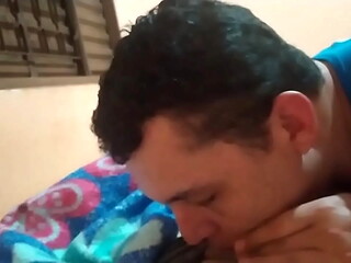 MASSAGEANDO PAU DO AMIGO