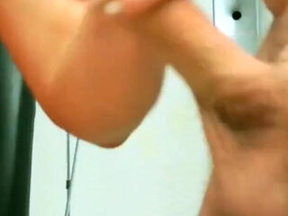 Penny's gym power handjob