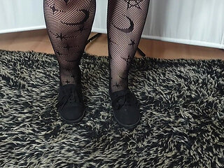 [4k] Patterned Pantyhose and Red Mini Skirt Try on