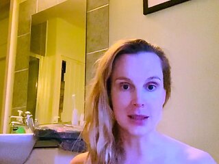 StripCamFun Blonde Amateur MILF Webcam for You