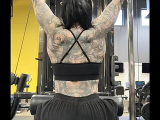 Lat pulldown with muscle step MOMMY