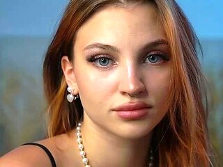 Redhead Babe in Glasses Masturbating