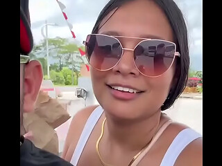 latina cachonda es follada en publico por su amante