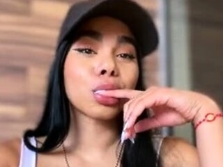 Amateur super hot brunette masturbating 3 mp4
