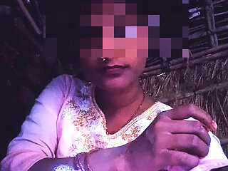 Desi mallu aunty pink frock me chuchi masala rahi hai