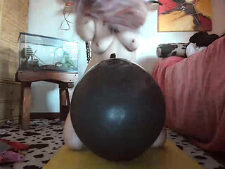 Black Latex Domination: Giant Balloon Inflation and Nicoletta's Sensual Clutch