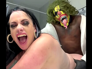 Milf Fucks Big Dick College Student After Being Interviewed For A School Project!
