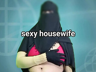 Bhojpuri superstar housewife queen