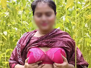 Video of fucking a beautiful desi girl while eating jute.
