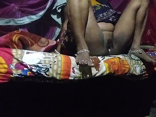 Chor ne chori karane aaya to bhabhi ne chor se boor chodane laga