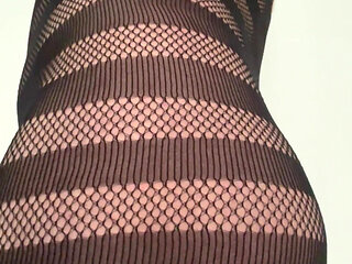 Jenna is trying on her new outfit