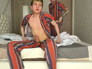Cute Twink Starts the Morning With Big Dick Blowjob