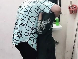 College girl ko saman dene ke bahane pel diya