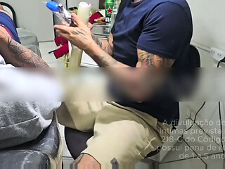 O pau do homem negro e malhado n&atilde_o soube fingir