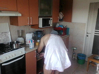 Sexy amateur couple having fun in the kitchen. Sexy mom has breakfast in the bedroom, hairy pussy, big tits, big ass.