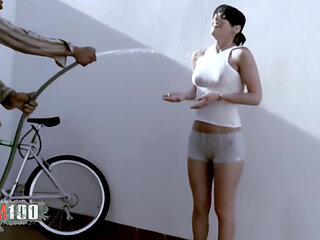 Chili: Young Latina Playing