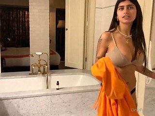Mia Khalifas Big Tits Soak in Steamy Shower