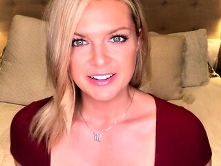 amateur blonde solo webcam