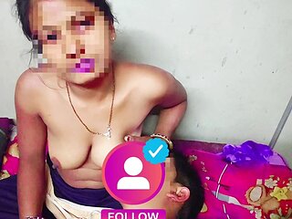 Desi Village Bhabhi Hot Masturbating