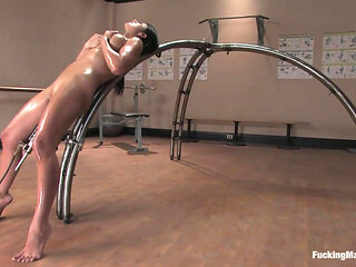 Pilates Instructor - Elyse Stretches for the Machines