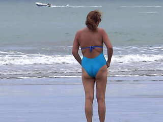 I Get Excited on the Beach and I Take My Husband's Best Friend to Fuck Me, His Cock Is Delicious