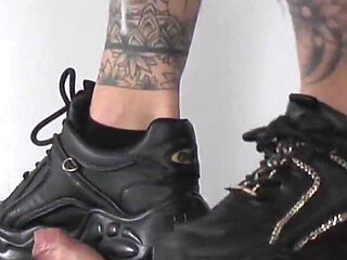 Mistress Cleo Happy Finishing Crush!