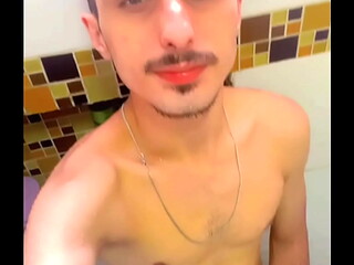 Masturba&ccedil_&atilde_o quente no banheiro!