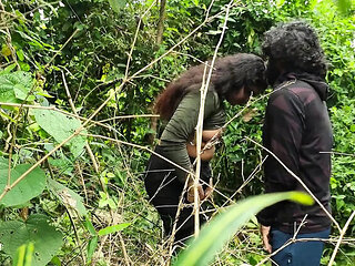 Desi Teen Blowjob in Jungle - Indian Couple Sex HD