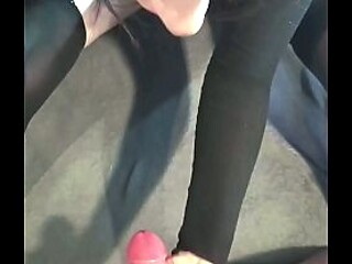 Chica Gotica teniendo sexo con cumshot sobre su pecho