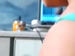 Sexy Dea Squirting on Live Streaming