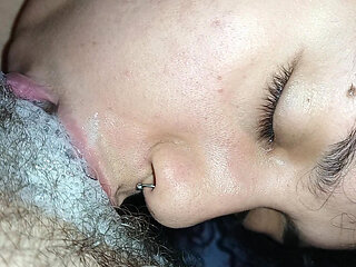 POPPING AND SHAKING HER BIG LIPS DEEP IN THE HOT COCK