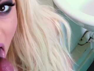 Sexy Blonde Big Tits PAWG Porn Babe Katie Amari Gets Fucked in the Toilet and Get Her Tits Covered in Cum