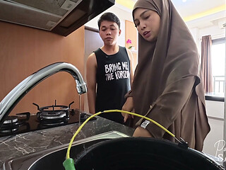 My Hijab Neighbor Get Fucked When Asking for Help Fixing Tap Water