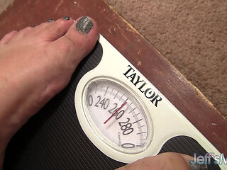 Chubby Becki Butterfly Gets a Good Pussy Pounding