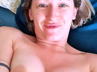 Amateur babes are good at masturbating as well