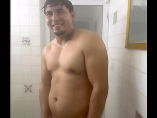 Me encanta cuando me invitan al vapor para verme desnudo y despu&eacute_s me manosean y me terminan convenciendo de que me los folle