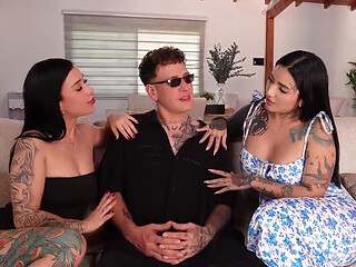 Threesome with My Friend's Vergon Guard - Larola