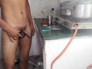 Indian boy was cooking food in the kitchen of his house, I caught the dick and masturbated, it was fun