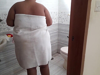 After coming out of the bathroom, the body was left by her father-in-law - Clear Hindi Audio