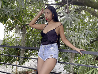 Photo session ends in an outdoor fuck