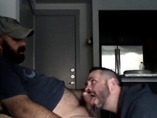 Latino Amateur Blowjob mit Cum Tribute