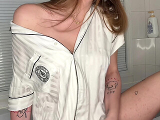 I'm jerking off in the bathtub until I get caught