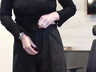 Milf Julie squirts in a single for 11 seconds